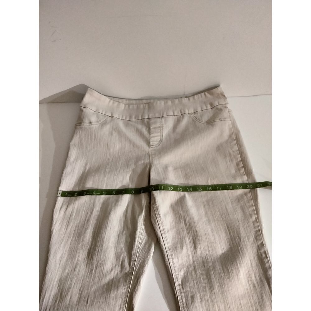 Chico's Plus Size Pull On Capris - Picture 7 of 8